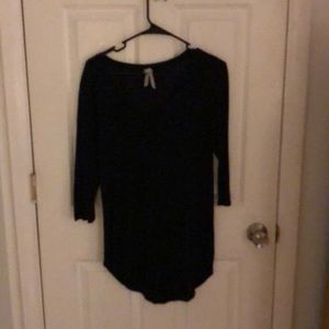 3/4 sleeve v neck shirt
